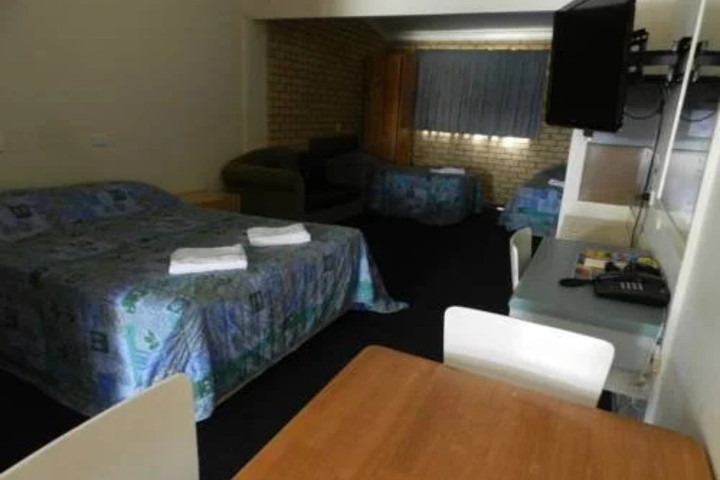 Room 5 of 12