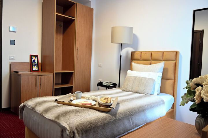 Room 3 of 18