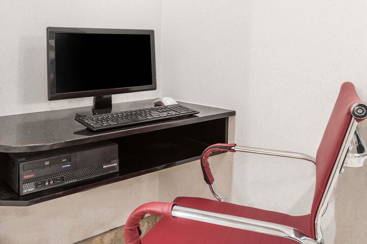 Business Center 58 of 60