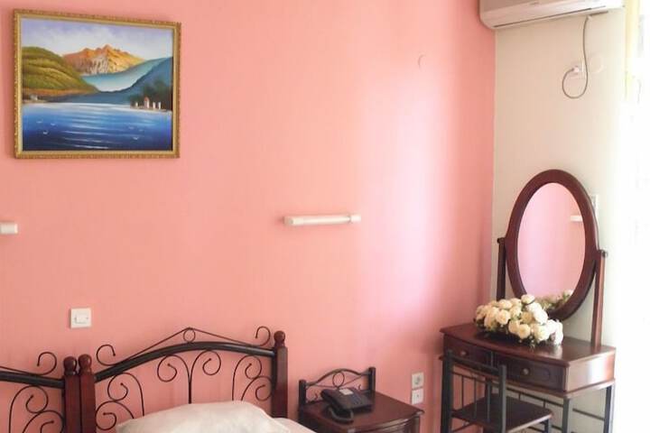 Room 15 of 52
