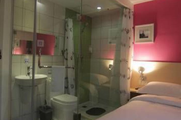 Room 6 of 7