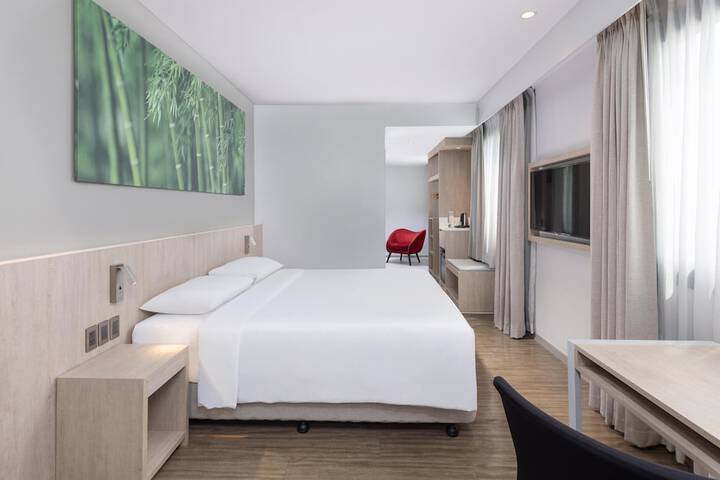 Room 23 of 76
