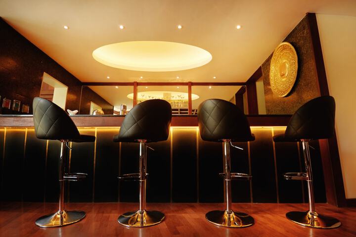 Lounge 51 of 58