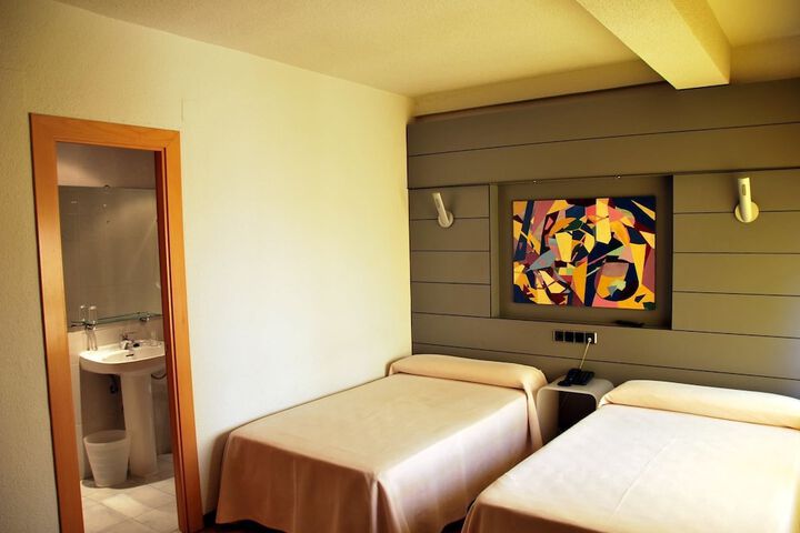 Room 5 of 25