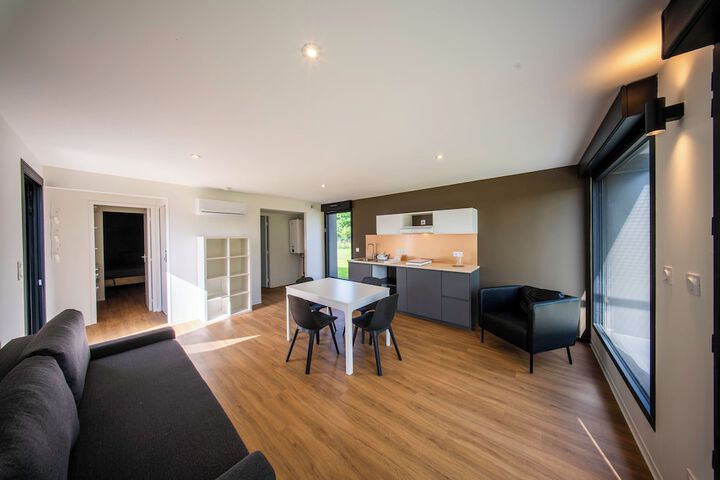 Room 10 of 24