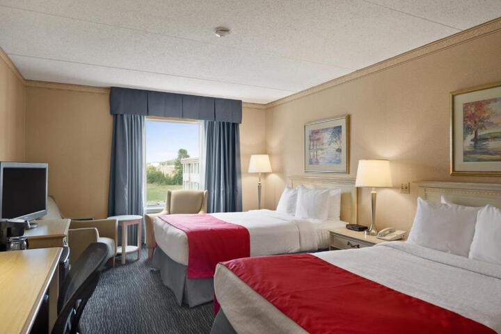 2 Double Beds (3 of 4)