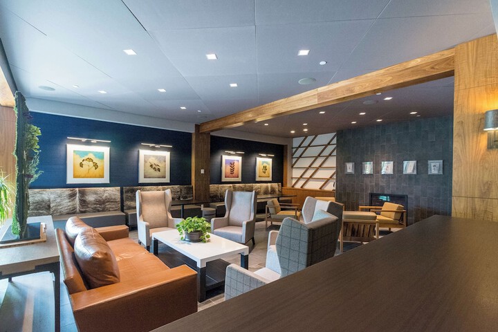 Lounge 40 of 71