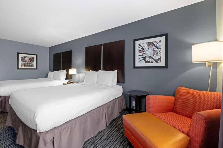 2 Queen Beds Exterior Accessible Refrigerator WiFi Full Breakfast (4 of 10)