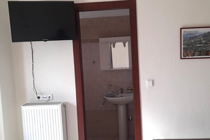 Room 8 of 34