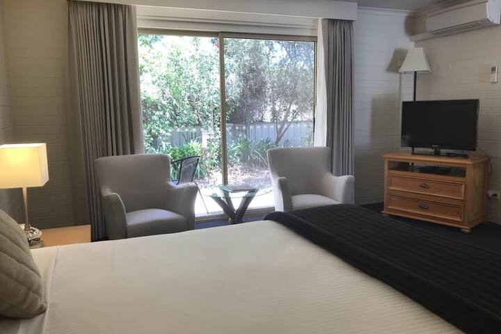 Room 8 of 27