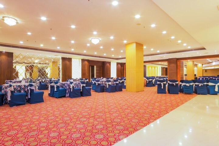 Ballroom/Hall 72 of 80