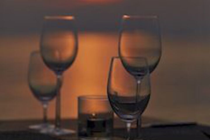 Lounge 52 of 94