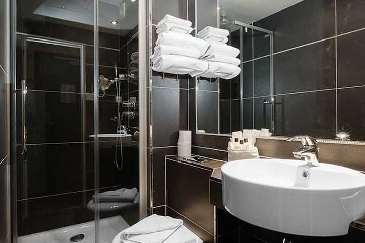 Room 42 of 53