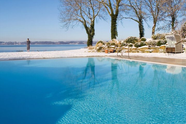 Hotel Pool