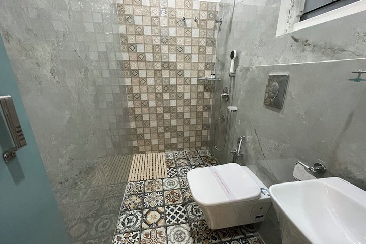 Room 10 of 12