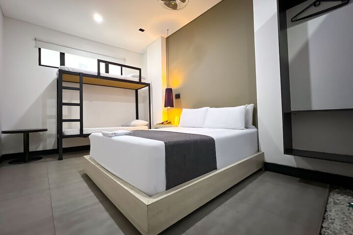 Room 17 of 68
