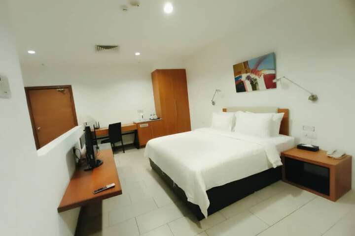 Room 12 of 17