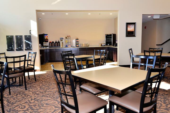 Breakfast/Coffee Service 107 of 121