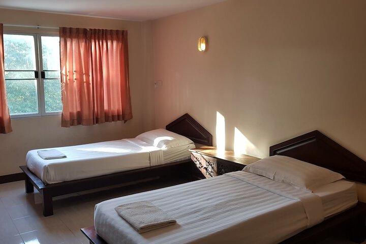 Room 4 of 33