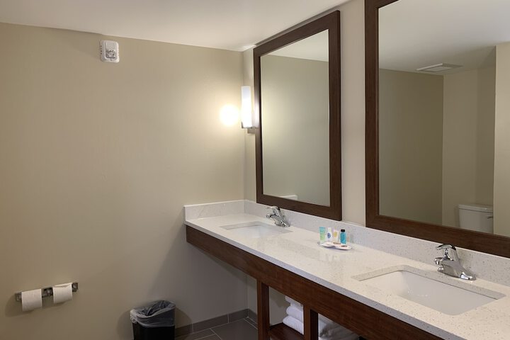 Bathroom sink