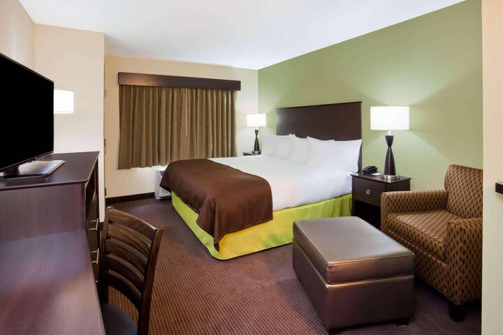 1 King Bed (4 of 10)