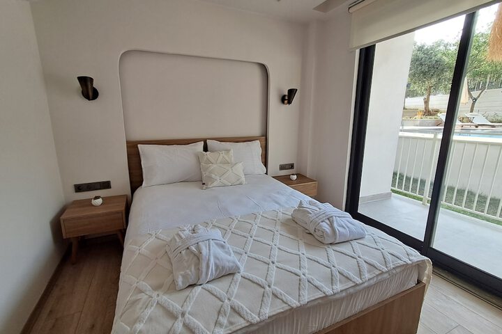 Room 6 of 80