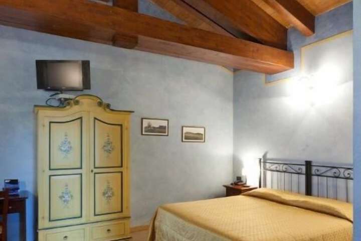 Room 19 of 120