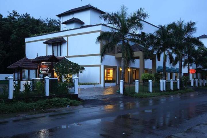Hotel CLOUD 9