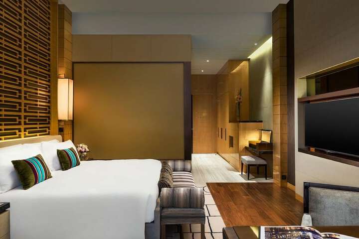 Room 8 of 32