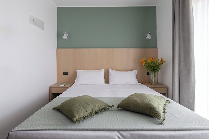 Room 4 of 48