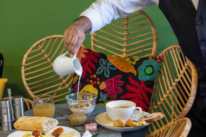 Breakfast/Coffee Service 89 of 92