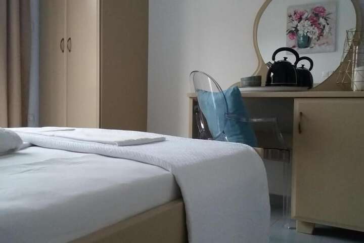 Room 2 of 16