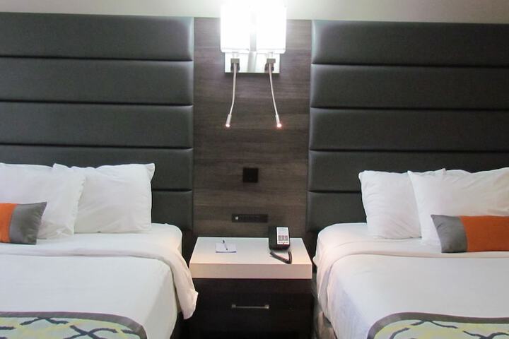 2 Queen Beds (6 of 11)