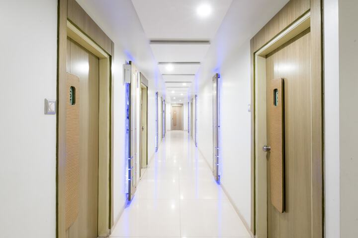 Ballroom/Hall 35 of 39
