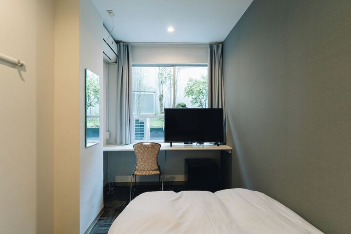 Room 12 of 14