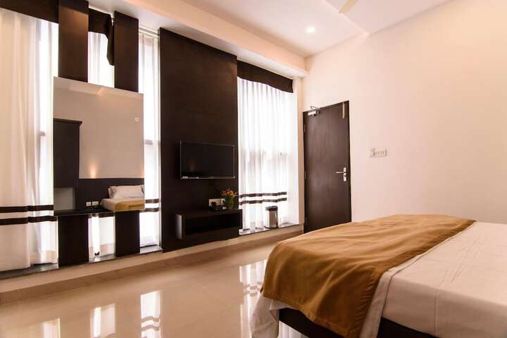Room 14 of 33