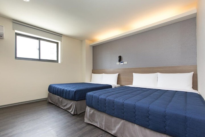 Room 10 of 40