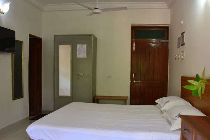 Room 15 of 65
