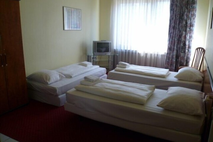 Room 8 of 37