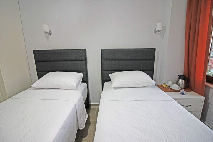 Room 6 of 44