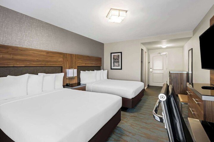 2 Queen Beds (21 of 27)