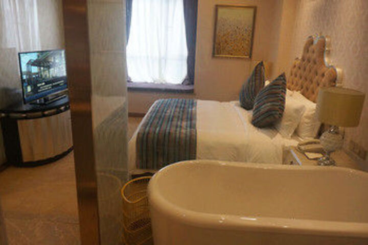 Room 15 of 27