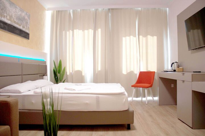 Room 8 of 37