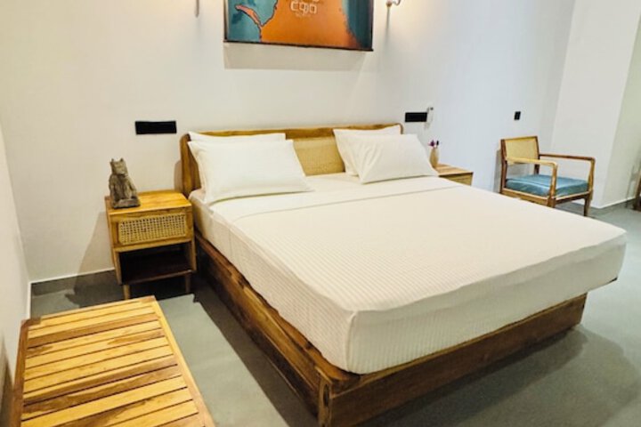 Room 8 of 32