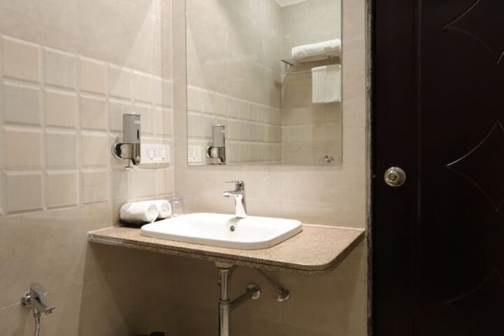 Room 25 of 43