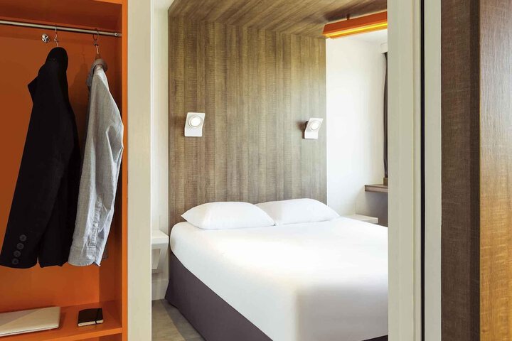 Room 5 of 25