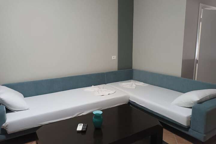 Room 11 of 37