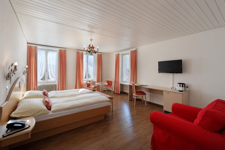 Room 15 of 37