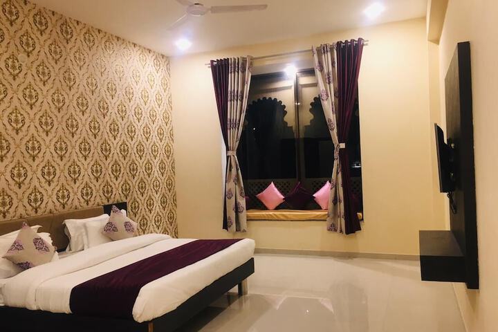 Room 8 of 77