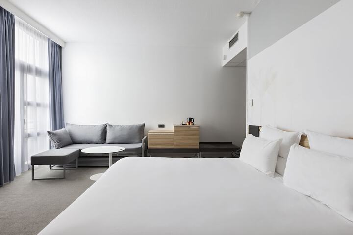 Room 7 of 53